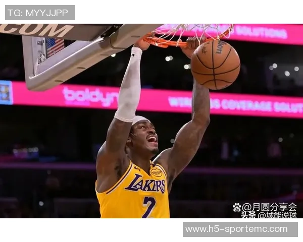 三球短暂出战15分钟高效表现三分球命中率50贡献11分2篮板3助攻